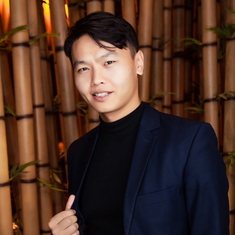 Rahman, professional barber with 8+ years experience, working on a customer's haircut